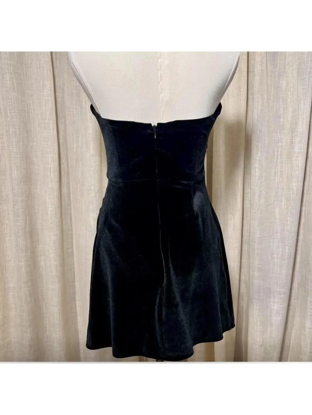Black Velvet Strapless Mini Dress – Size 2 - Picture 5 of 8